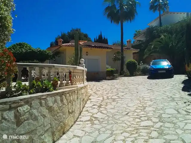 Villa D'Alfaz huren in Spanje, Costa Blanca, Alfáz del Pi - villa Eigen oprit vanaf een doodlopende straat in een Spaanse wijk