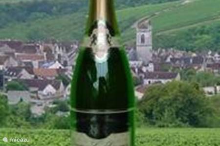Ontkurken van een Cremant de Bourgogne