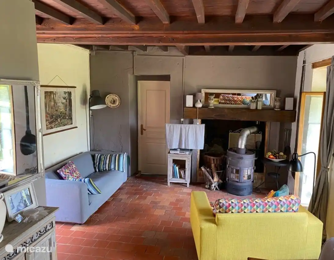 Das Wohnzimmer mit Holzofen