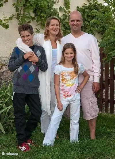 Paola, Jelle, Yke und Serge