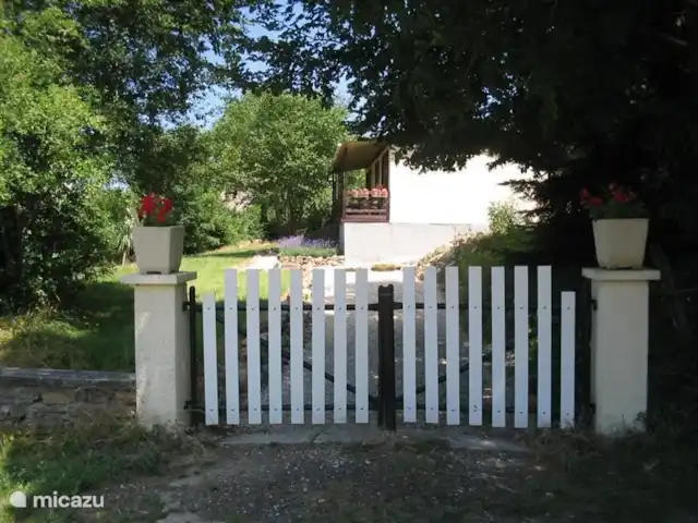 casa vacacional en Francia, Yonne, Chastellux-sur-Cure – laforge el camino de entrada