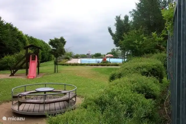 Schwimmbad mit Riesenrutsche 3km von unsere Haus