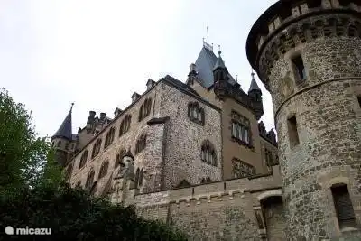 Schloss in Wernigerode. Es gibt viele Burgen und mittelalterliche Dörfer