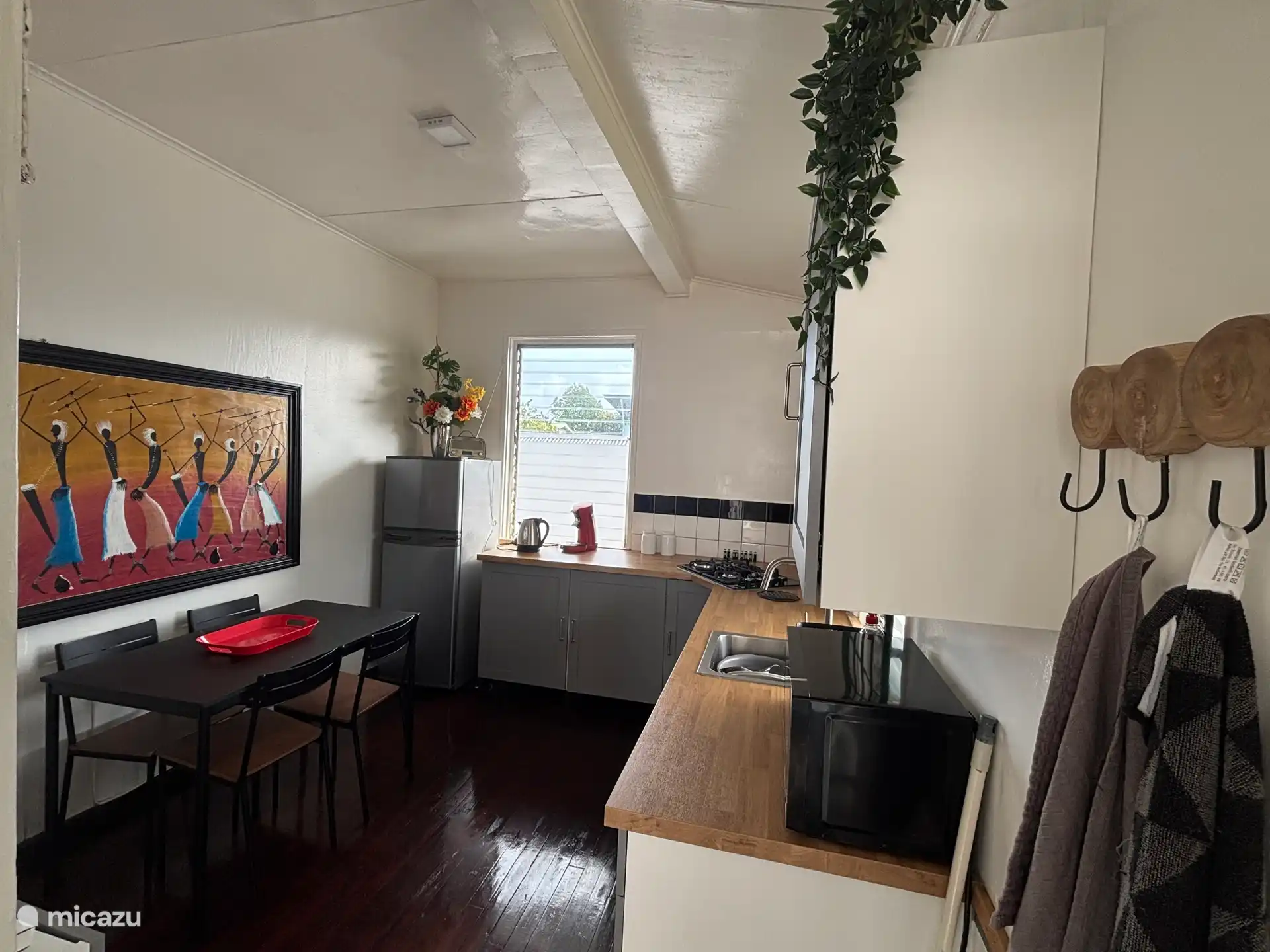 Our beautiful new kitchen, complete with fridge freezer, 4 burner gas hob, rice cooker, kettle Senseo coffee app, microwave, hot and cold water (note!! no oven) all for 4 people.