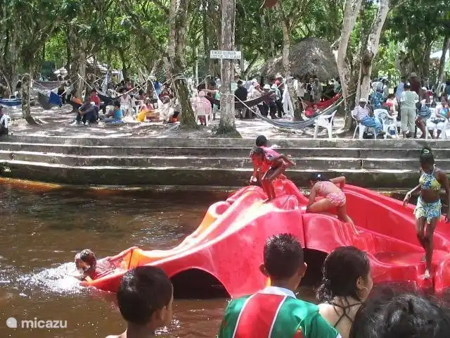 Location de Vacances Suriname, Paramaribo, Paramaribo, maison de vacances - Huize Roza, sûr et proche du centre Crique de Cola