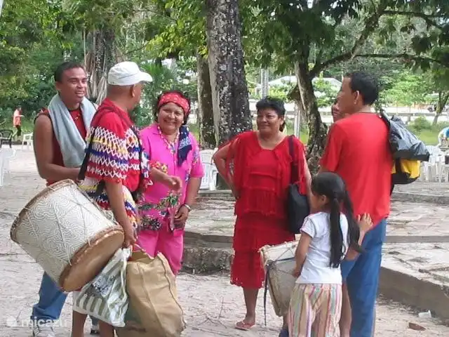 Location de Vacances Suriname, Paramaribo, Paramaribo, maison de vacances - Huize Roza, sûr et proche du centre Les histoires indiennes sont toujours amusantes