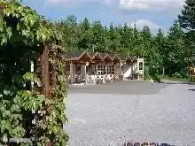 Restaurant (gutes Essen und kostenlosen WIFI) und Parkplatz