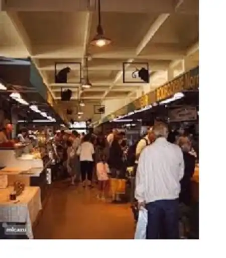 Markt und Markthalle in Avallon (jeden Samstag) bis 12 Uhr  
Nachmittag