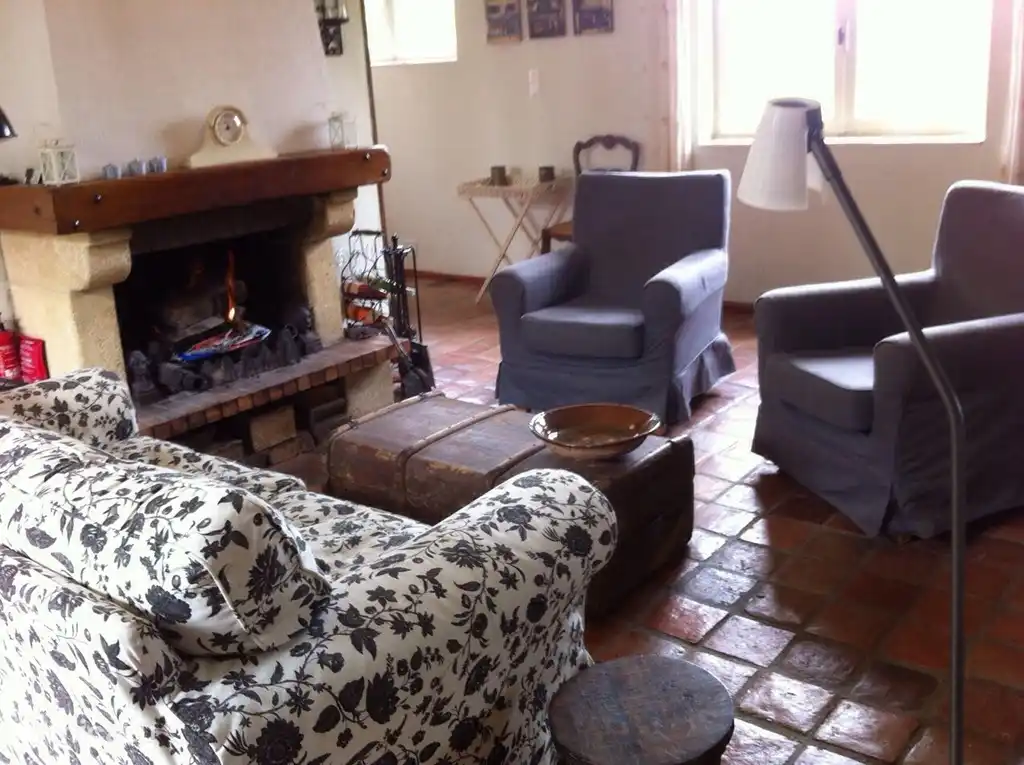 Wohnzimmer mit Kamin