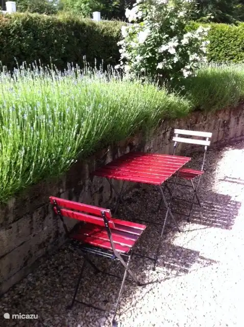 Schöne Vorsitz im Haus, vor dem Wind immer bequem geschützt.