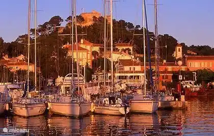 Porquerolles y Port Gros. Las Iles D'Or (islas doradas) merecen una visita (excursión de un día). Barco desde Croix Valmer, Cavalaire o Lavandou