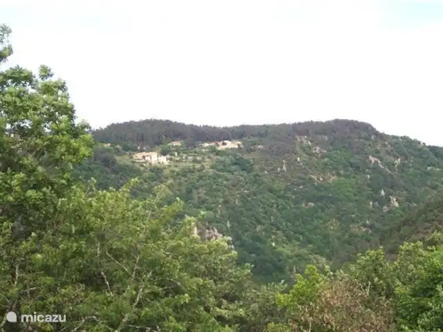 La basse Maza - L'Amande | France, Ardèche, Gluiras - maison de vacances Une vue de la terrasse à l'étage.