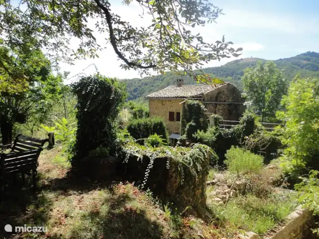 La basse Maza - L'Amande | France, Ardèche, Gluiras - maison de vacances Gîte indépendant L'Amande vu sous un autre angle.