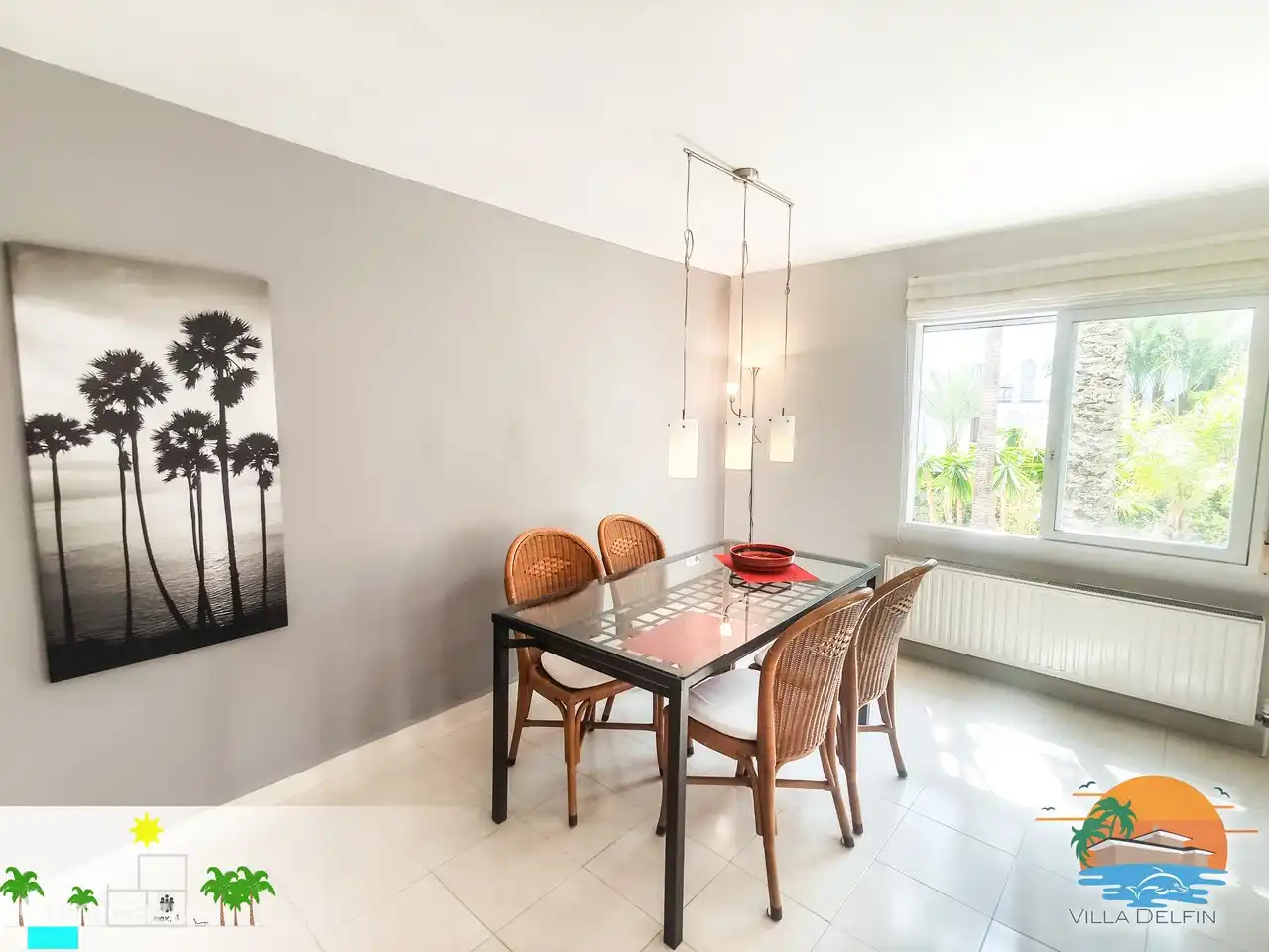 Salle à manger confortable à côté de la cuisine