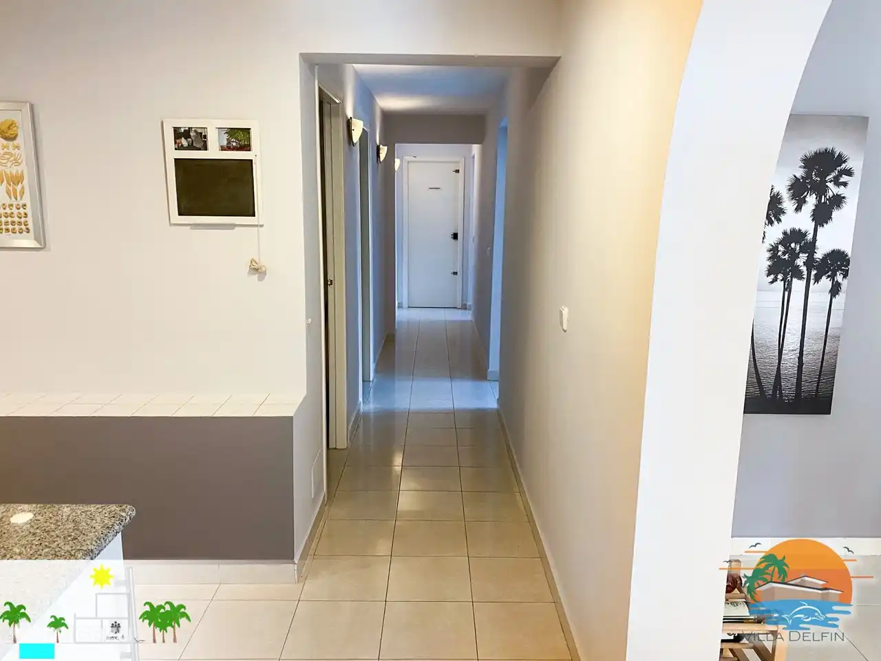 Couloir vers les chambres et la salle de bain