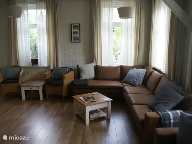 Sous le Chêne ferme de vacances | Pays-Bas, Drenthe, Diever - ferme Le salon avec 2 canapés d'angle neufs