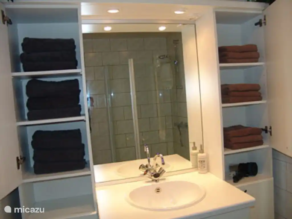 Bad / Handtücher, Seife und Fön zur Verfügung ..