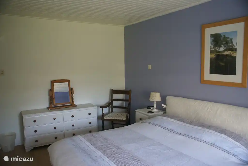 Das Doppelzimmer komplett mit Betten und LCD-TVs