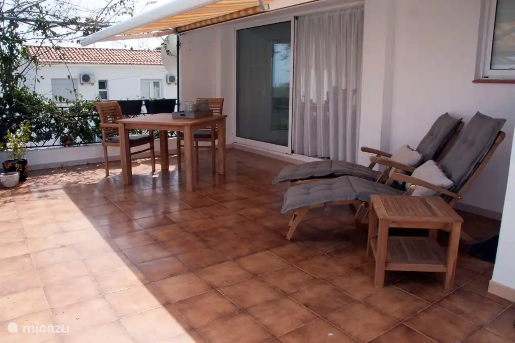 Appartement 6 terras met ligstoelen