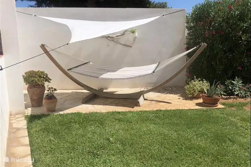 Heerlijk rustpunt in de tuin...