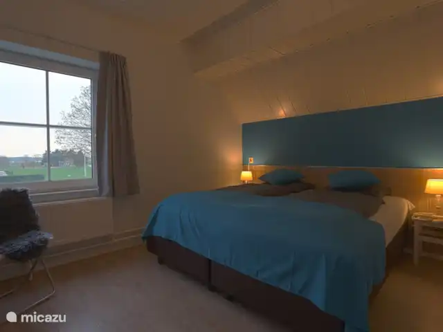 El Looische Hoeve en Países Bajos, Limburgo, Wellerlooi - casa de campo Dormitorio para 2 personas con vista al jardín.