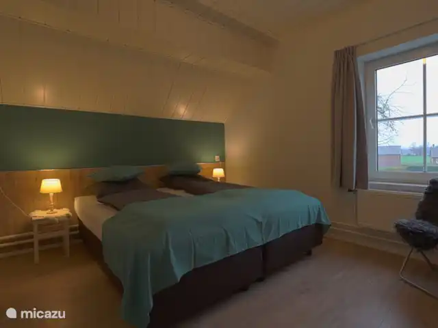 El Looische Hoeve en Países Bajos, Limburgo, Wellerlooi - casa de campo Dormitorio para 2 personas con vista al jardín.