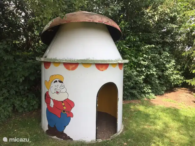 El Looische Hoeve en Países Bajos, Limburgo, Wellerlooi - casa de campo teatro de duendes