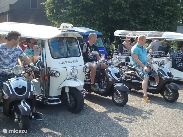 El Looische Hoeve en Países Bajos, Limburgo, Wellerlooi - casa de campo Alquile un tuktuk o scooter eléctrico de nuestra gerente clave Annie