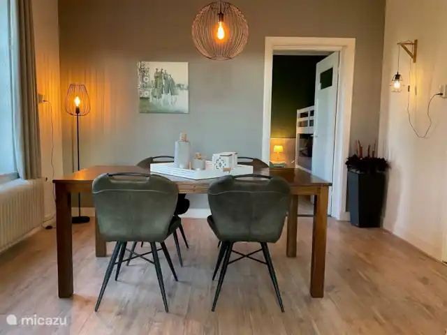 El Looische Hoeve en Países Bajos, Limburgo, Wellerlooi - casa de campo mesa adicional en la sala de estar para juegos, etc.