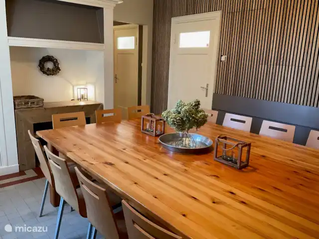 El Looische Hoeve en Países Bajos, Limburgo, Wellerlooi - casa de campo amplia cocina para 14 comensales donde todos pueden cenar cómodamente.