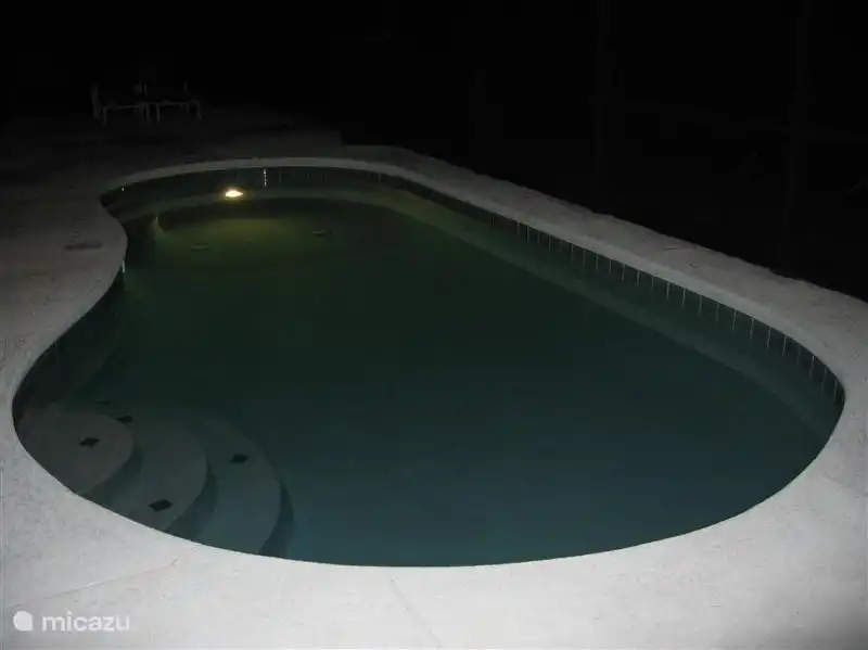 Pool, beleuchtet, wenn gewünscht