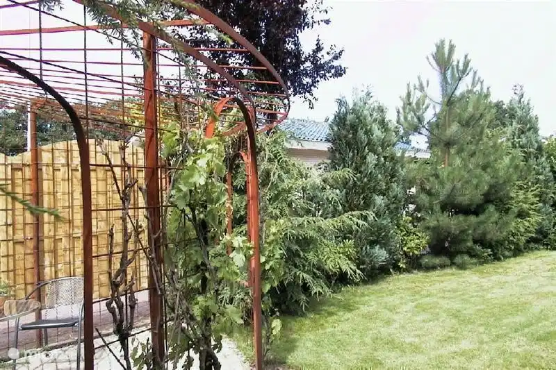Grapes Arbour mit Terrasse ..