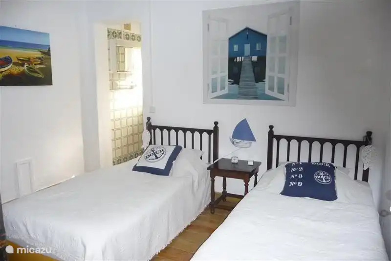 Das dritte Schlafzimmer mit eigenem kleinen Bad mit Dusche und WC