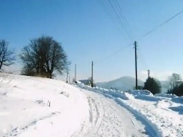 vakantiehuis huren in Tsjechië, Hradec Králové, Lampertice – Vakantiehuis DAVRI Het geasfalteerde weggetje van de openbare weg naar de vakantiewoning wordt in de winter iedere dag vrijgemaakt