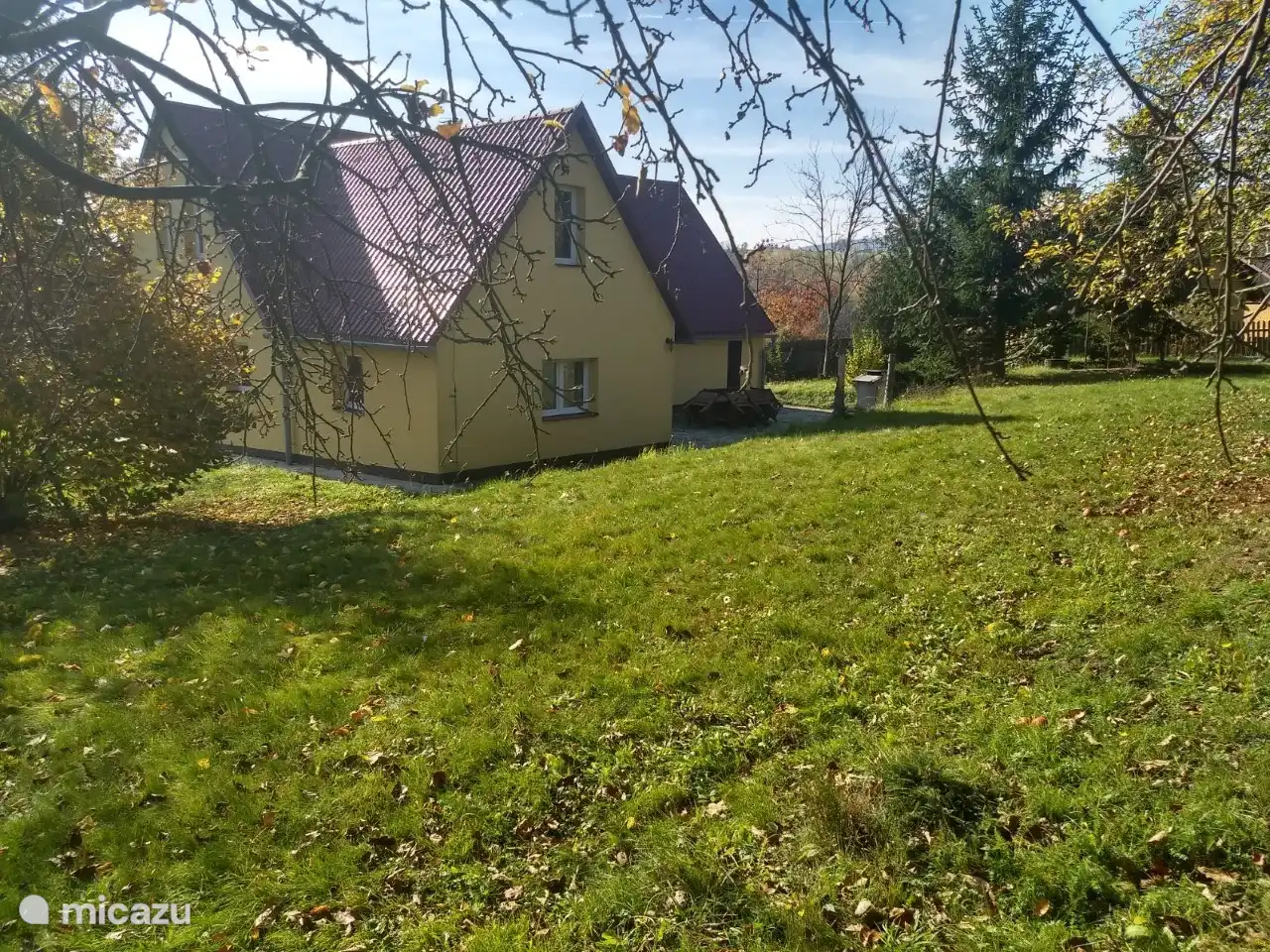 14-11-2015: ¡Davri tiene un nuevo abrigo! Toda la casa recibió una capa de aislamiento y, por lo tanto, también se desvaneció en color. El trabajo está casi terminado, por lo que aún no se han tomado nuevas fotos.