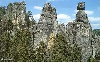 Las formaciones rocosas en Adrsbach (26 km). Se trata de un espacio natural protegido con enormes formaciones verticales de piedra caliza.
