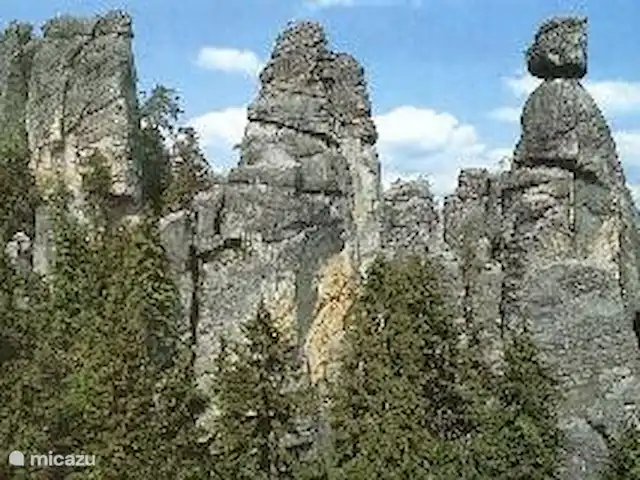 vakantiehuis huren in Tsjechië, Hradec Králové, Lampertice – Vakantiehuis DAVRI De rotsformaties in Adrsbach (26 km). Dit is een beschermd natuurgebied met reusachtige verticale kalksteen-formaties.