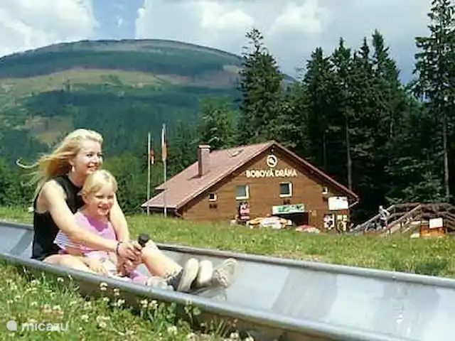 vakantiehuis huren in Tsjechië, Hradec Králové, Lampertice – Vakantiehuis DAVRI In Špindleruv Mlýn (53 km) kunnen jong en oud zomers en winters rodelen.