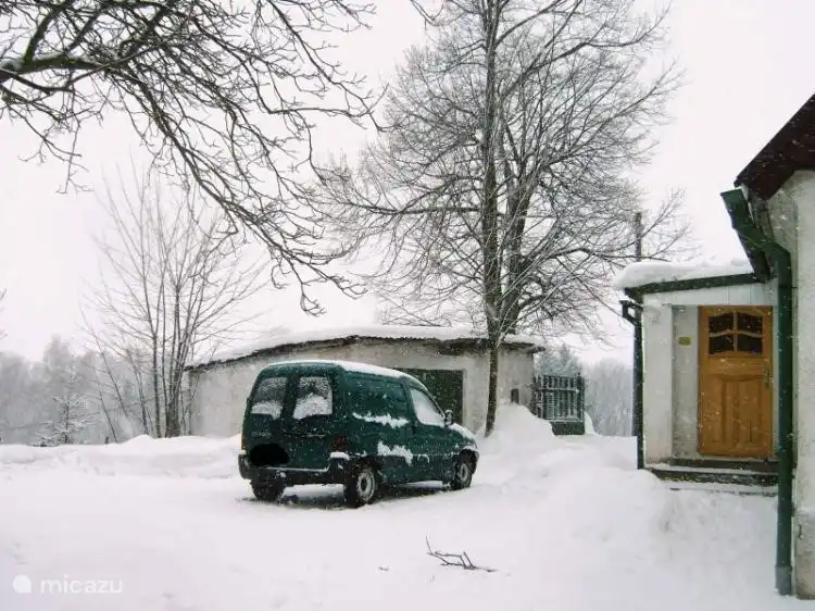 El espacio de estacionamiento se libera a la llegada.
