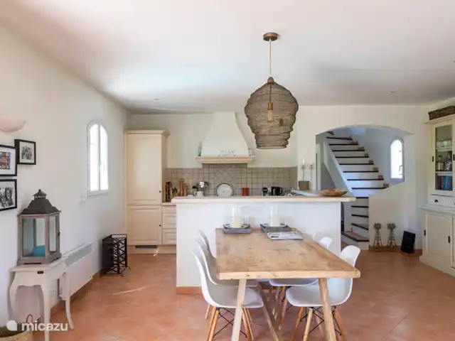 villa reve en Francia, Costa Azul, Sainte-Maxime - villa Comedor con cocina abierta