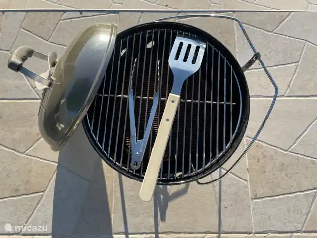 la charente en Francia, Charente, Écuras - casa vacacional El establecimiento también cuenta con una barbacoa. Coloque la rejilla y las herramientas en el lavavajillas después de su uso.