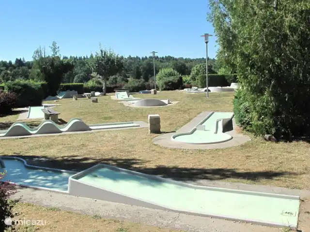 la charente en Francia, Charente, Écuras - casa vacacional El campo de minigolf, recientemente renovado, se encuentra a 100 metros de la casa. Los clubes privados y las pelotas están disponibles en la casa.