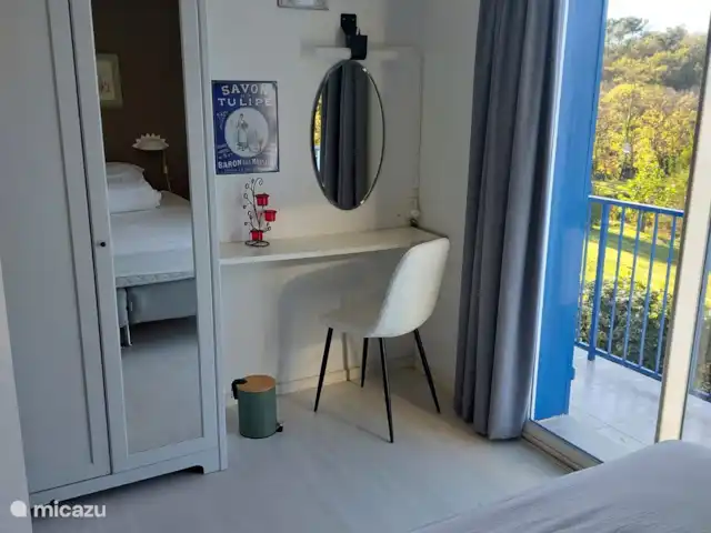 la charente en Francia, Charente, Écuras - casa vacacional El tocador en el dormitorio principal.