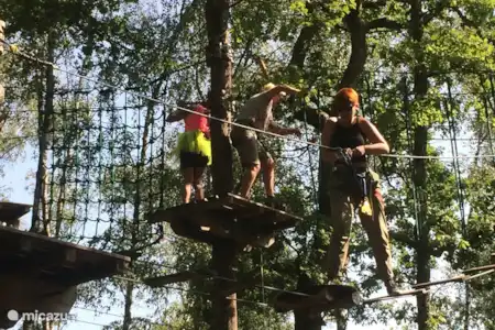 Parc accrobranche 'Arbre et Aventure Lac Saint Pardoux'