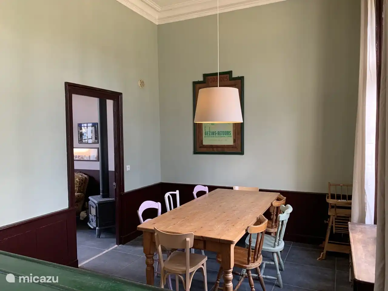 Wo sich früher der Kofferraum befand, wurde der Raum nun in ein Esszimmer verwandelt