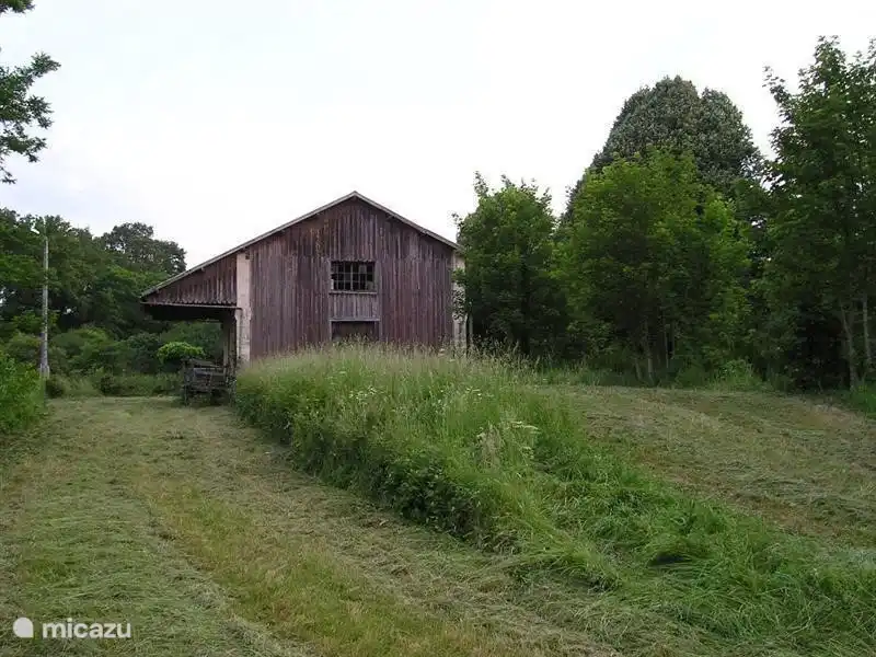 Hinter dem Hangar (Lagerschuppen des Bahnhofs) befindet sich nun ein Spielplatz
