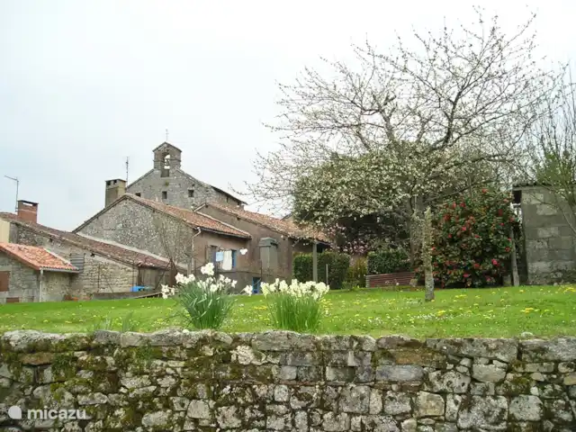 Gareine Blonde Berneuil | France, Haute-Vienne, Blond - maison de vacances Le village de Blond avec une église romane