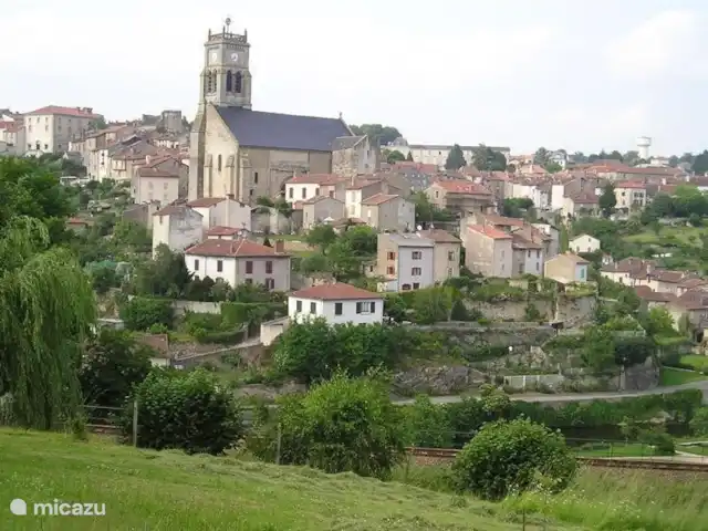 Gareine Blonde Berneuil | France, Haute-Vienne, Blond - maison de vacances La ville provinciale de Bellac est magnifiquement située dans les collines de la Haute Vienne