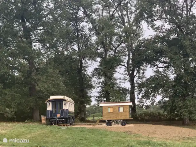 Gareine Blonde Berneuil | France, Haute-Vienne, Blond - maison de vacances Wagon gitan avec voiture-lits