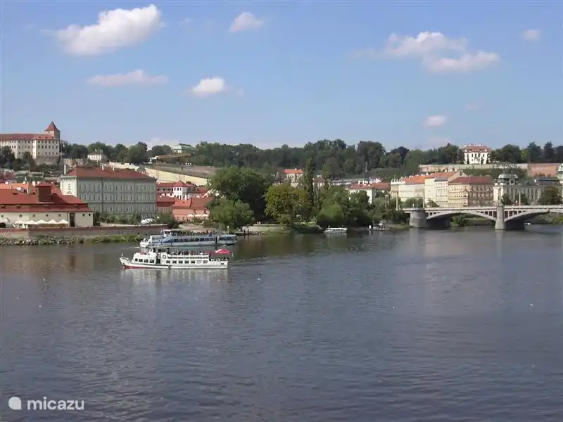 Vista sobre el Moldava en Praga